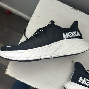 Hoka sneakers Arahi